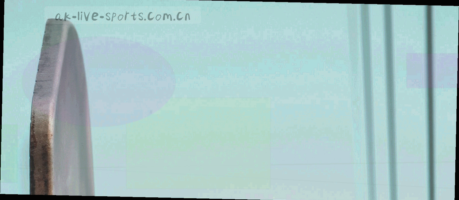 三部不同设备的轮廓由荧光青连线连接，深绿渐变背景，屏幕上没有可读文字